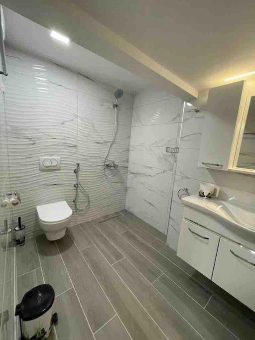 Lovely Apartment In Pogradec City With A Lake View Exteriör bild
